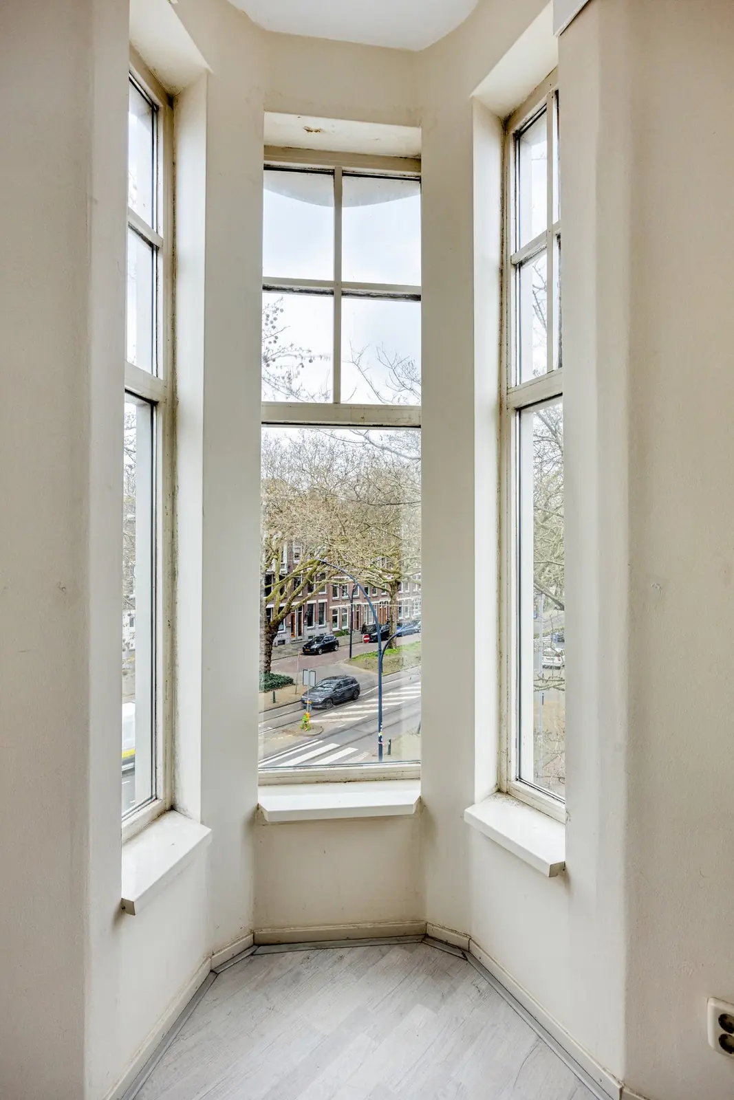 Image 2 of 25