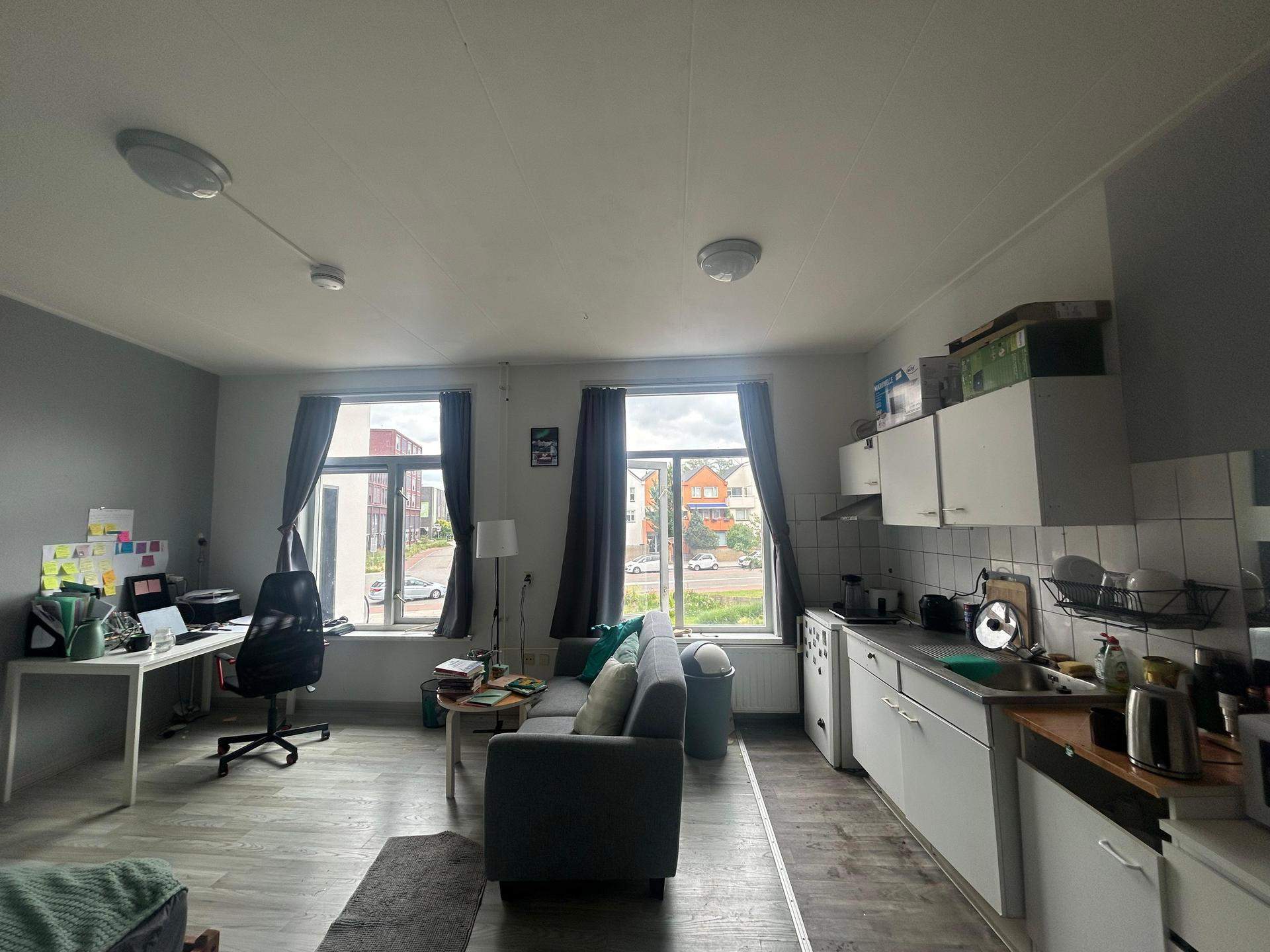 Image 3 of 6