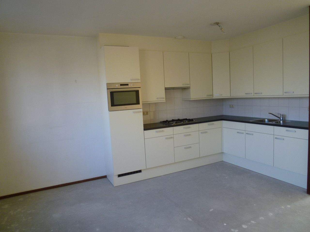 Image 2 of 7