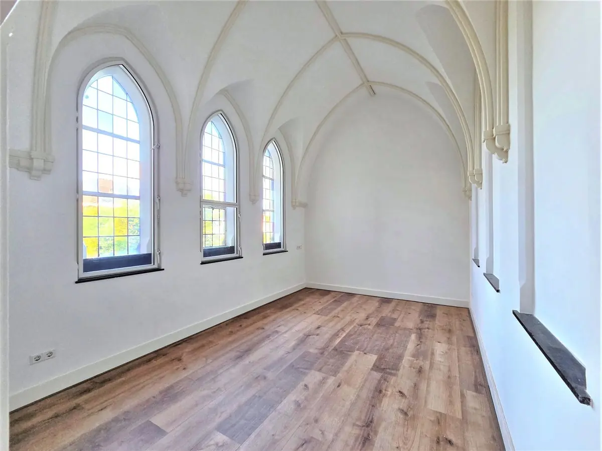 Image 21 of 46