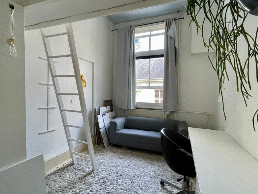 Image 3 of 9