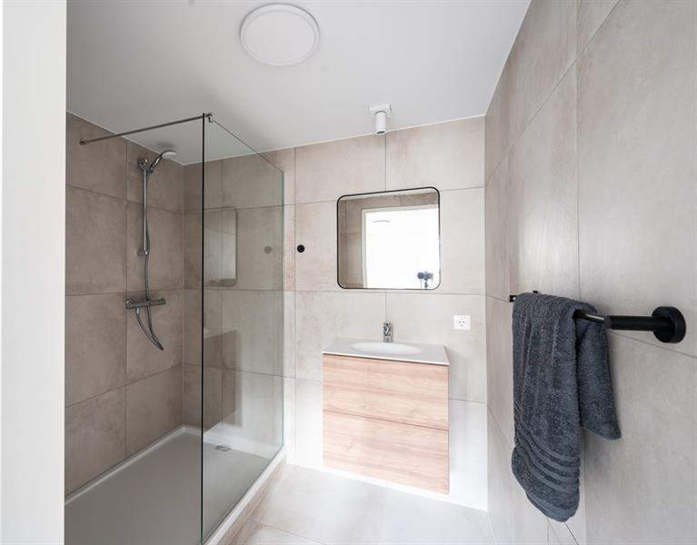 Image 2 of 10