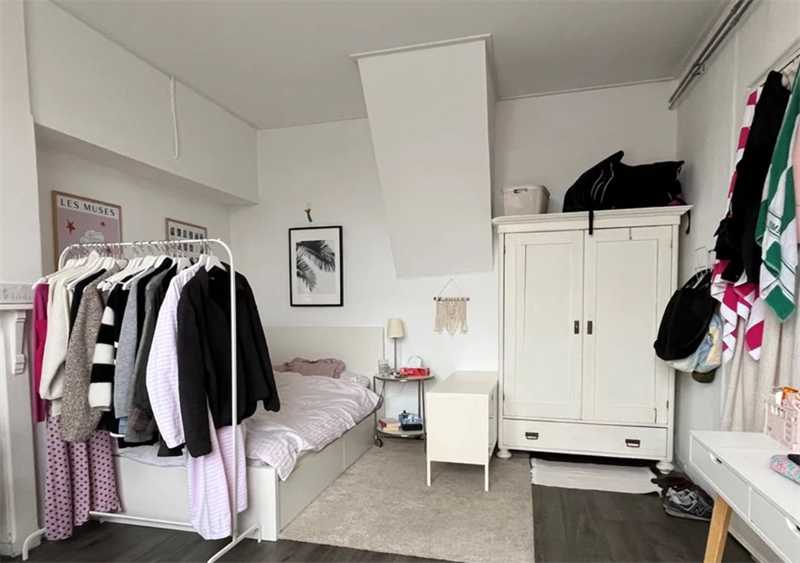 Image 2 of 9