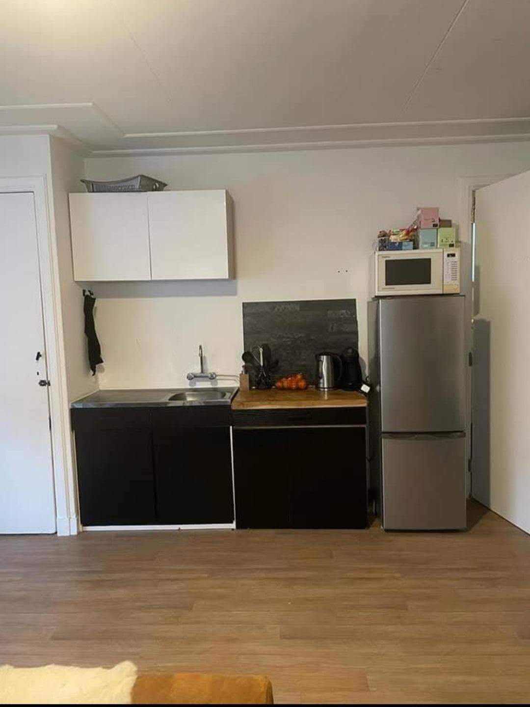 Image 3 of 6
