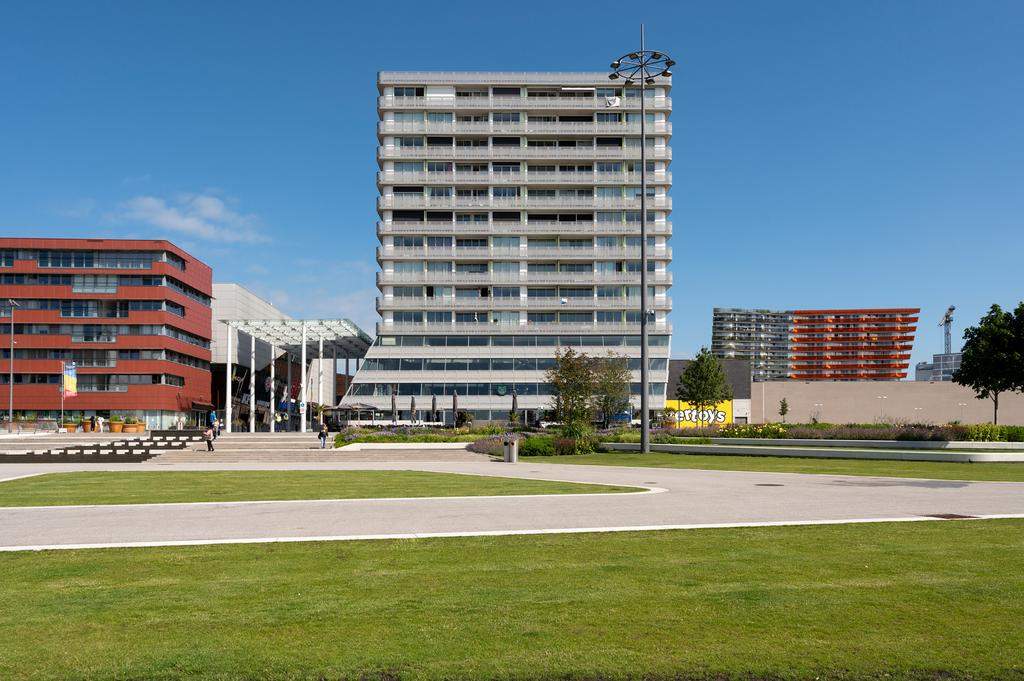 Bild 1 von 33