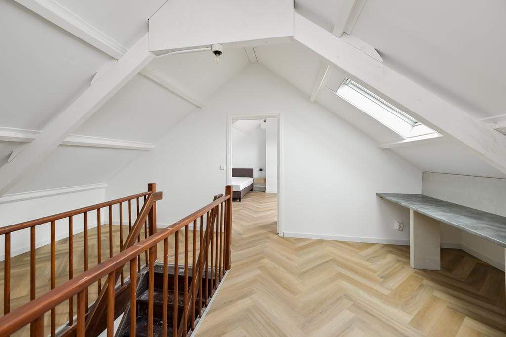 Image 19 of 32