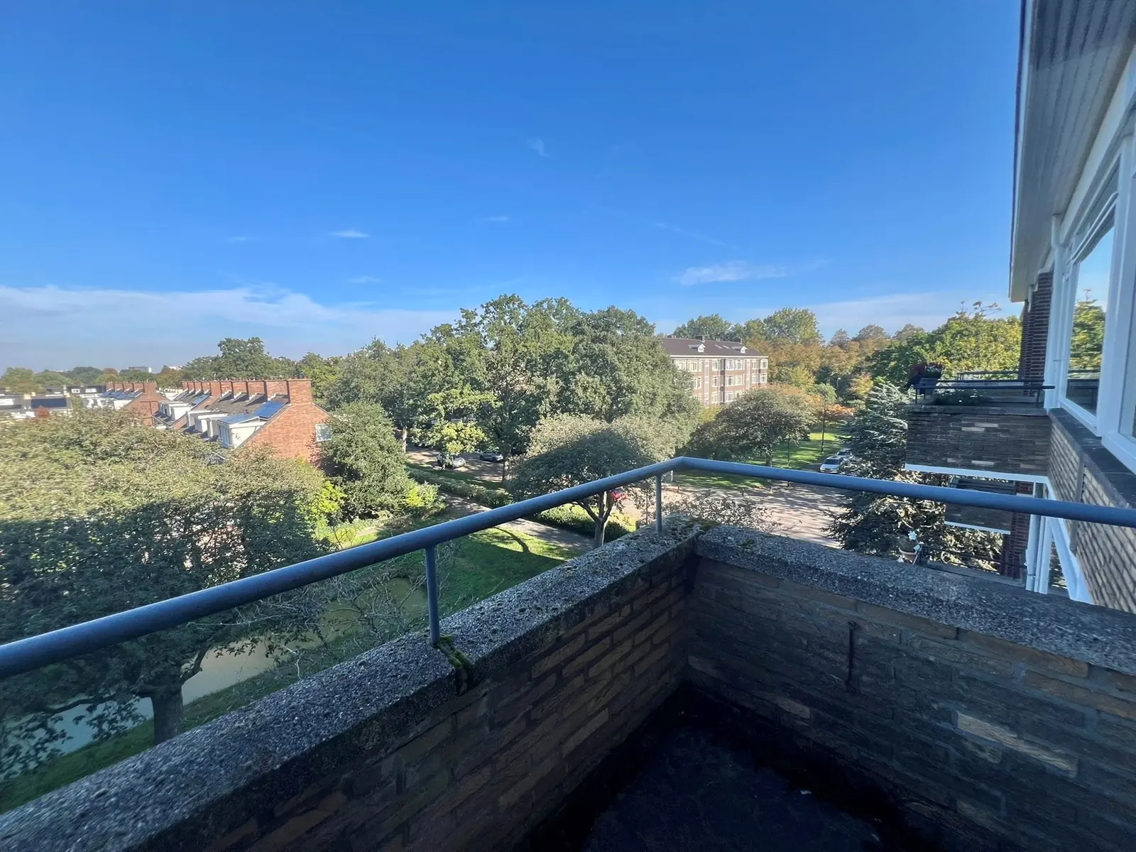 Image 10 of 40