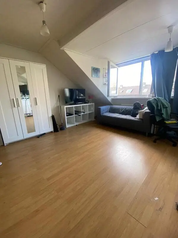 Image 2 of 10
