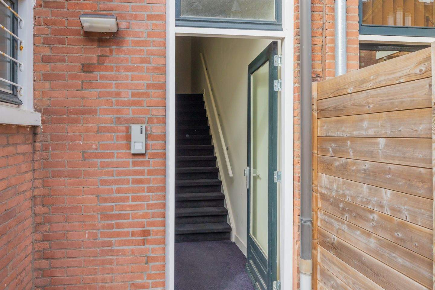 Image 4 of 32