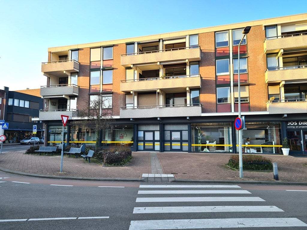 Image 1 of 20