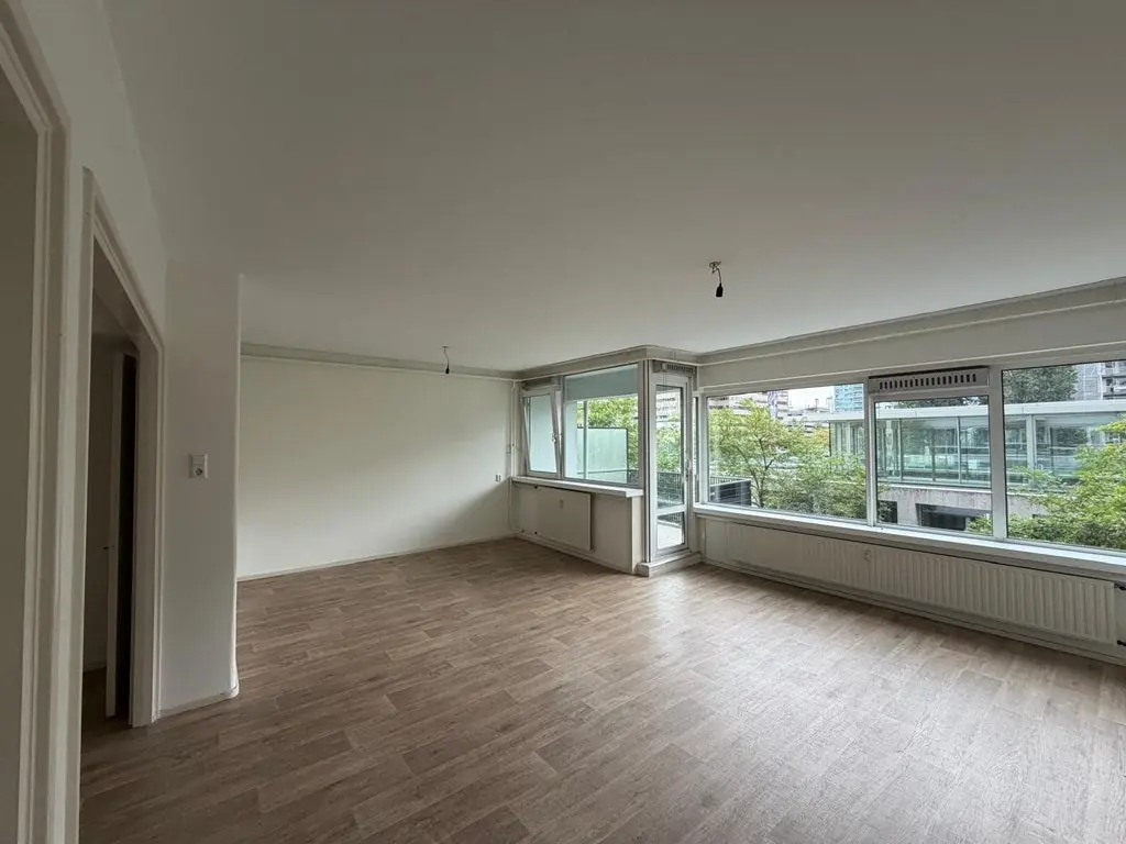 Flat Kruiskade, Rotterdam - For Rent