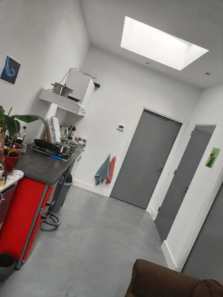 Image 3 of 6