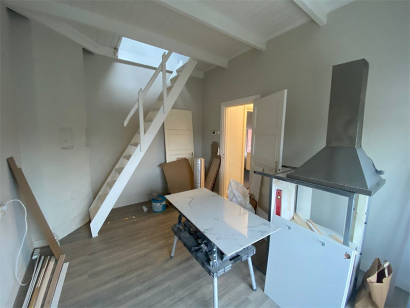 Image 2 of 9
