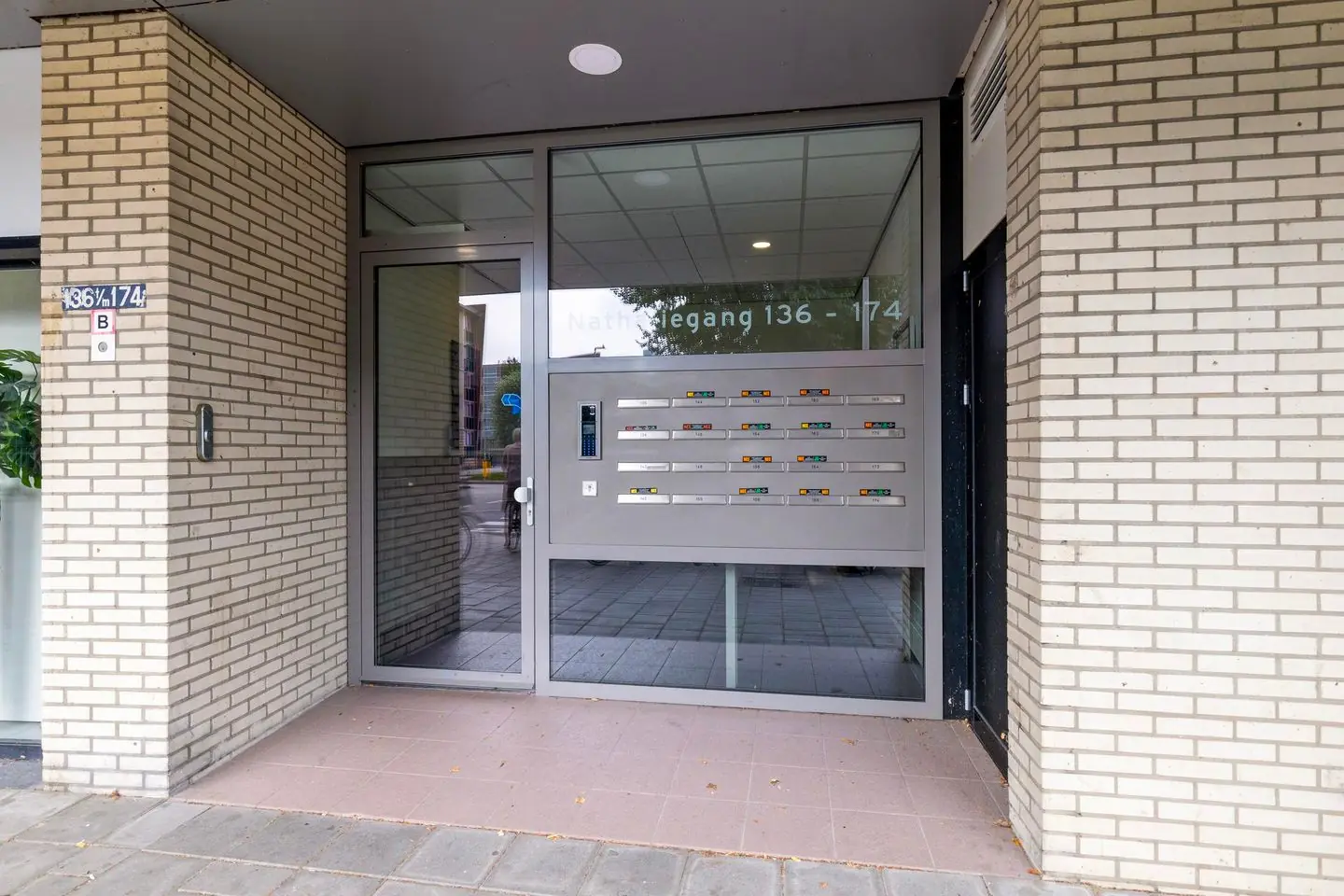 Image 4 of 34