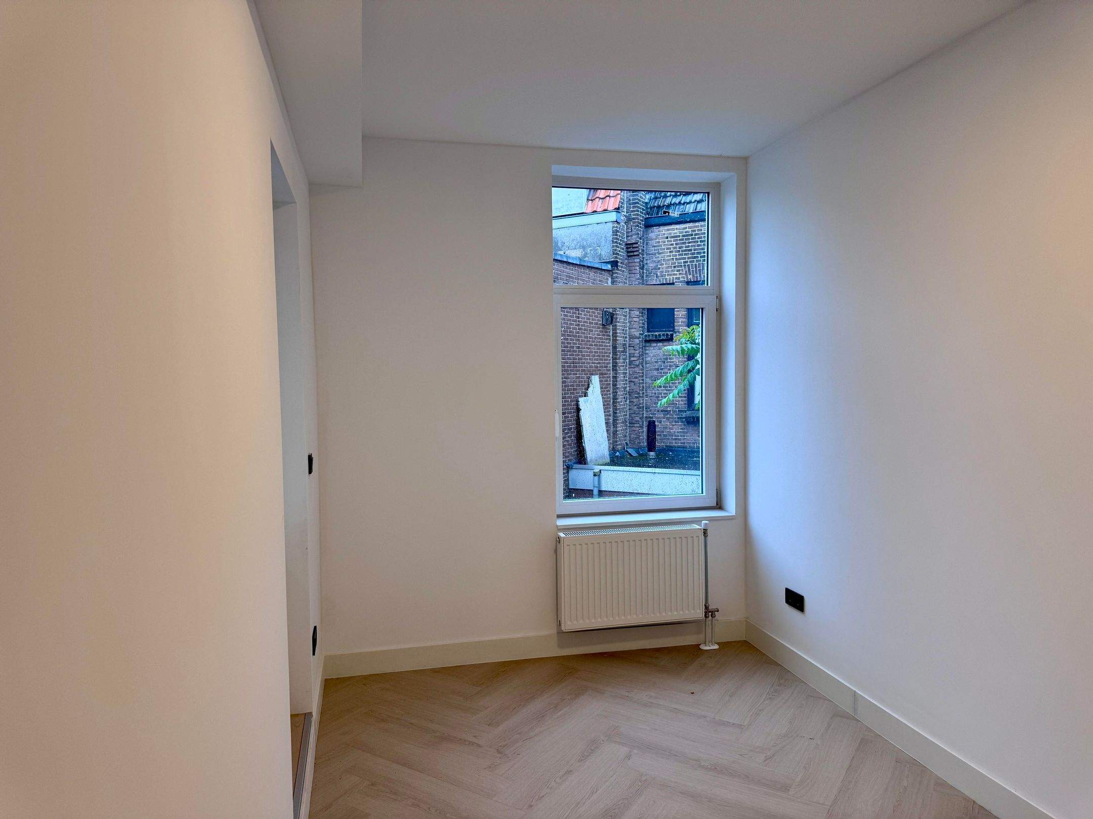 Image 21 of 28