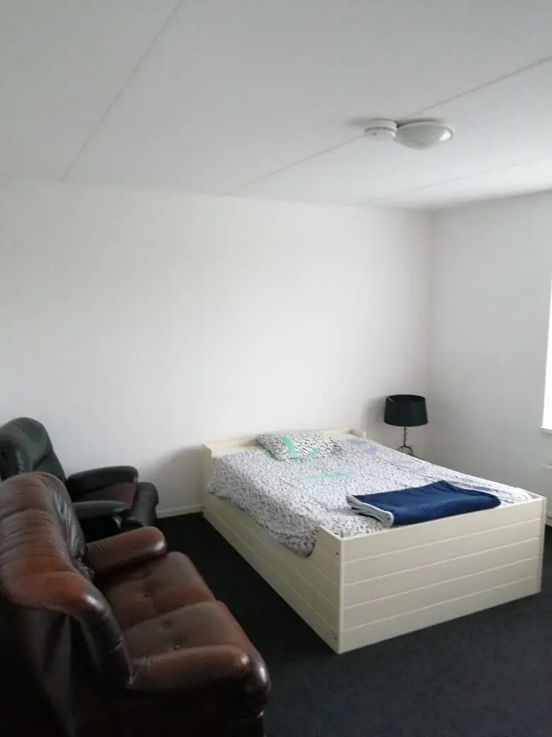 Image 5 of 8