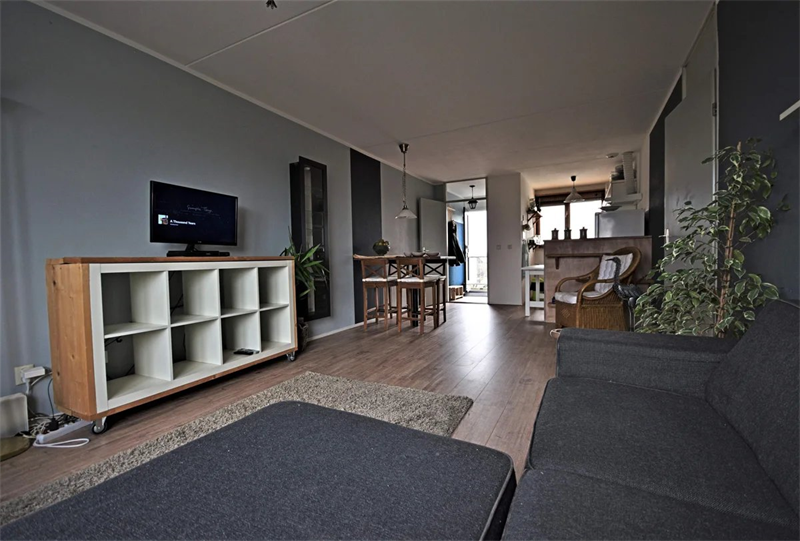 Image 3 of 12
