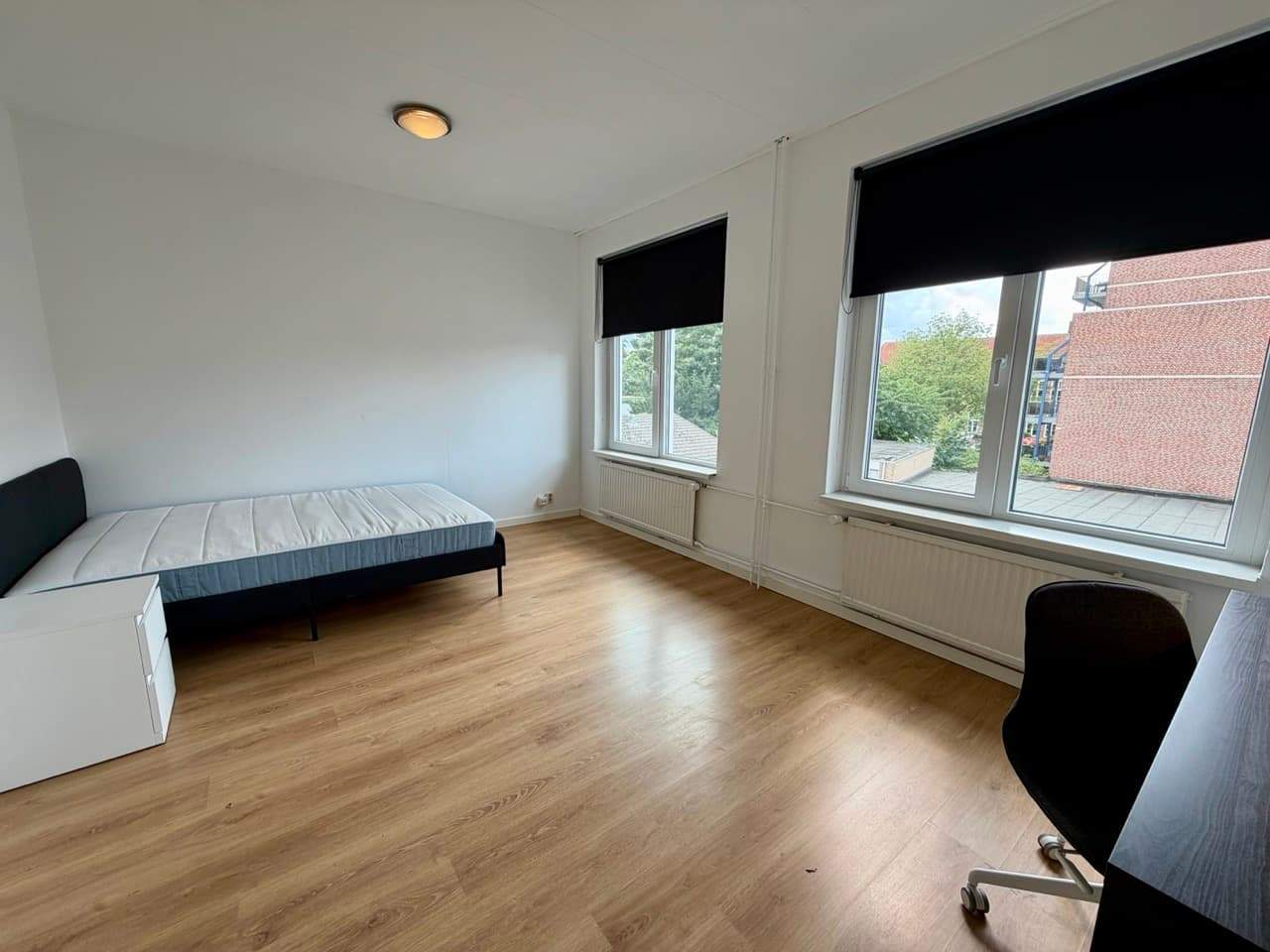 Image 2 of 7