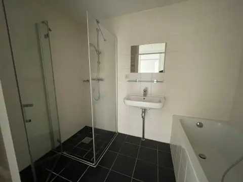 3-Room Apartment Hogewerf 141, Amsterdam – For Rent