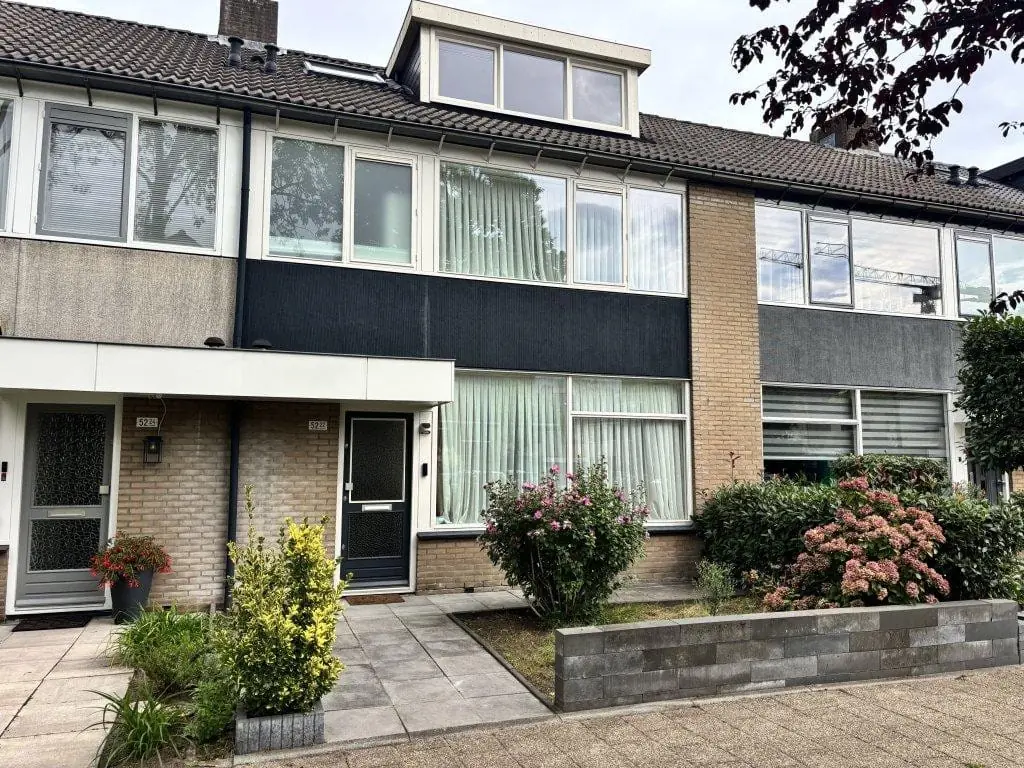 Image 1 of 20