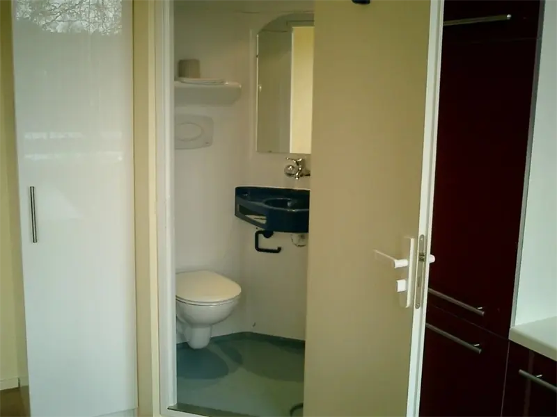 Image 4 of 7