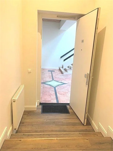 Image 6 of 7