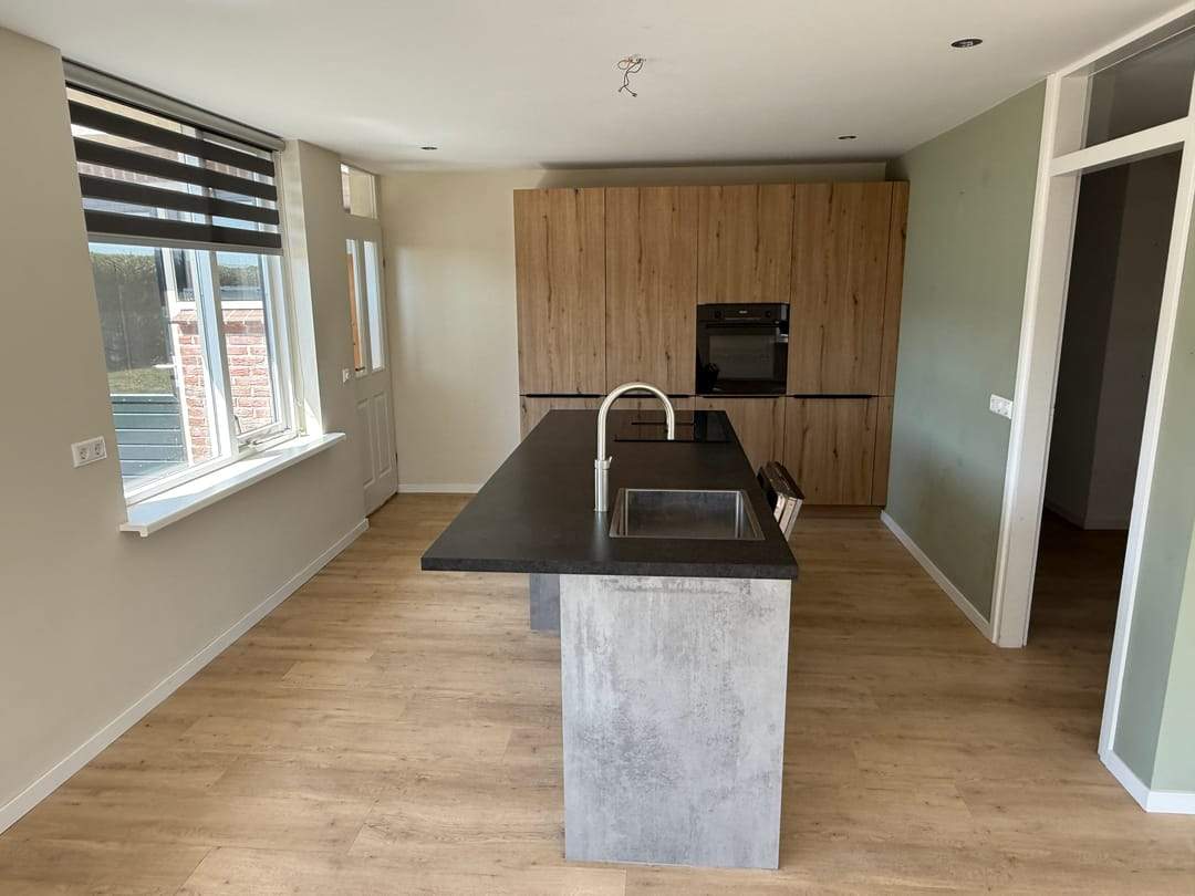 Image 11 of 27