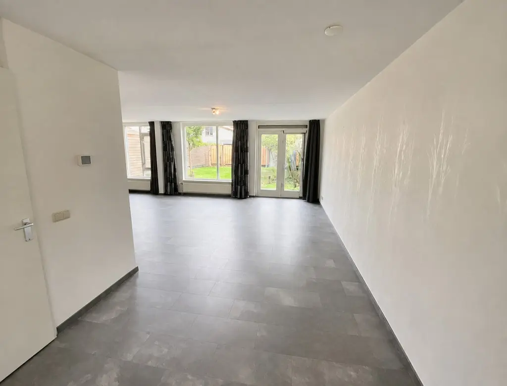 Image 3 of 25