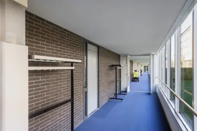 Image 4 of 7