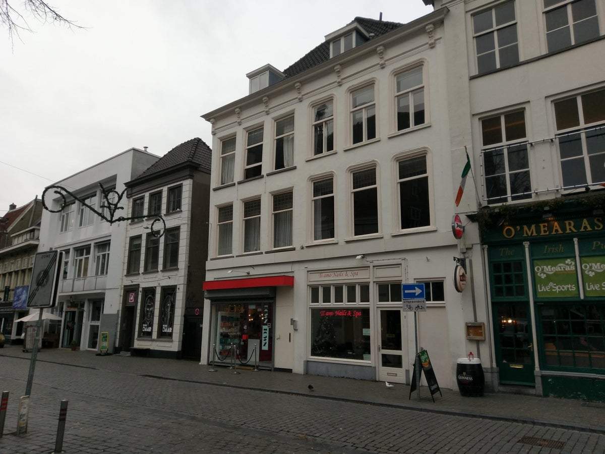 Image 1 of 7