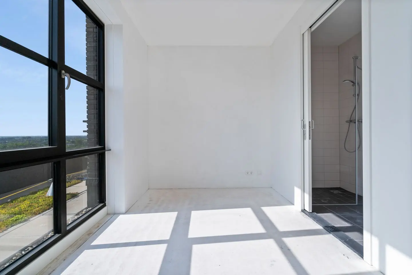 Image 10 of 16