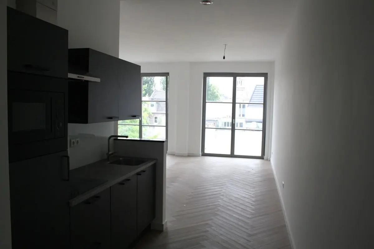 Image 3 of 21