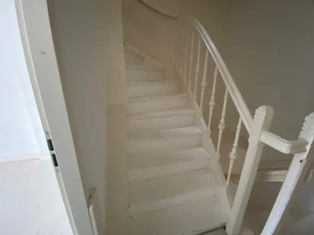 Image 4 of 6