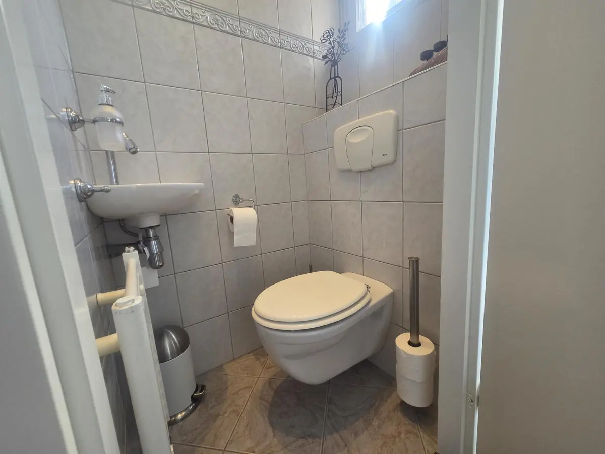 Image 10 of 24