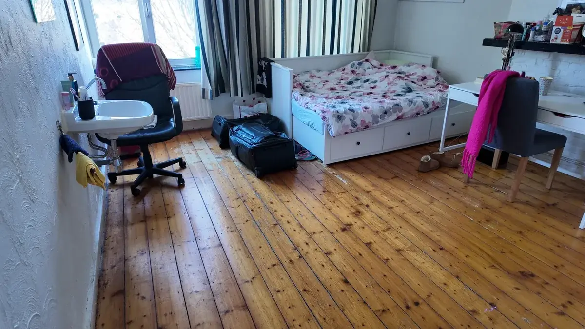 Image 4 of 10