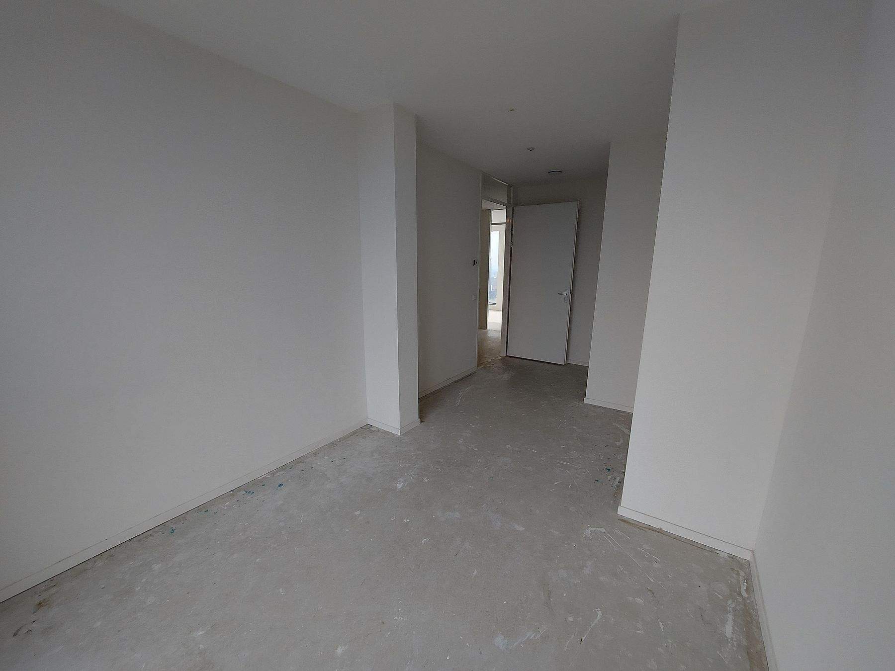 Image 4 of 8