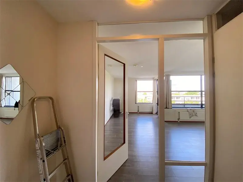 Image 4 of 6