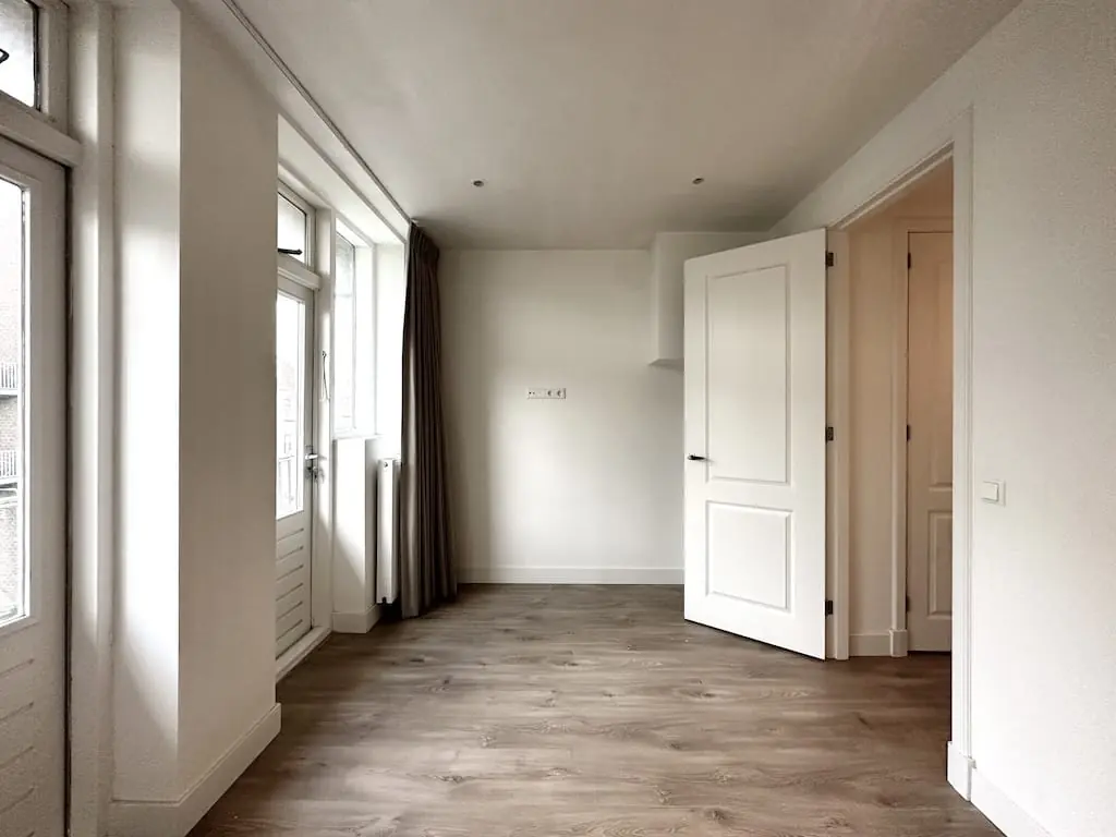 Image 7 of 16