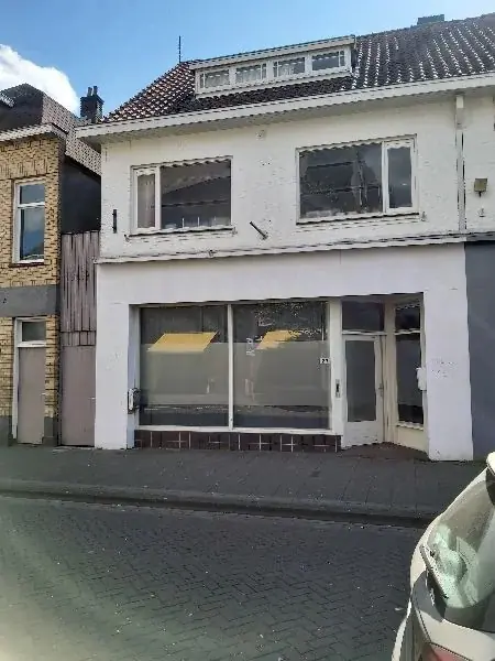 Image 2 of 7