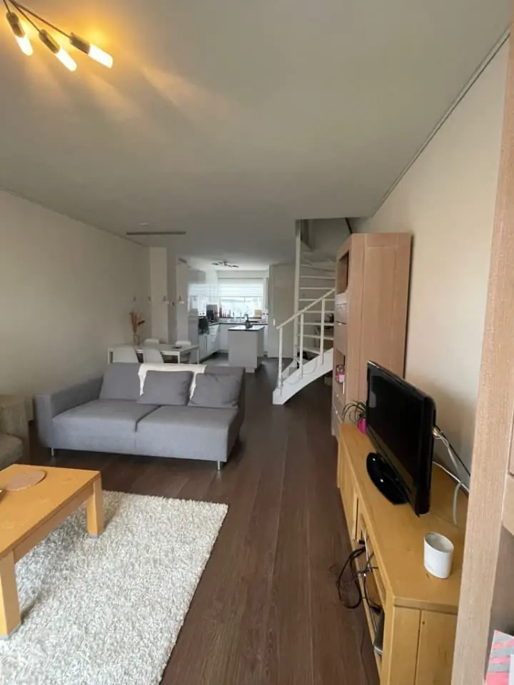 Image 4 of 5
