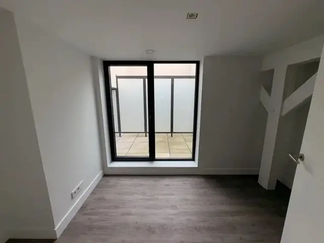 Image 10 of 18