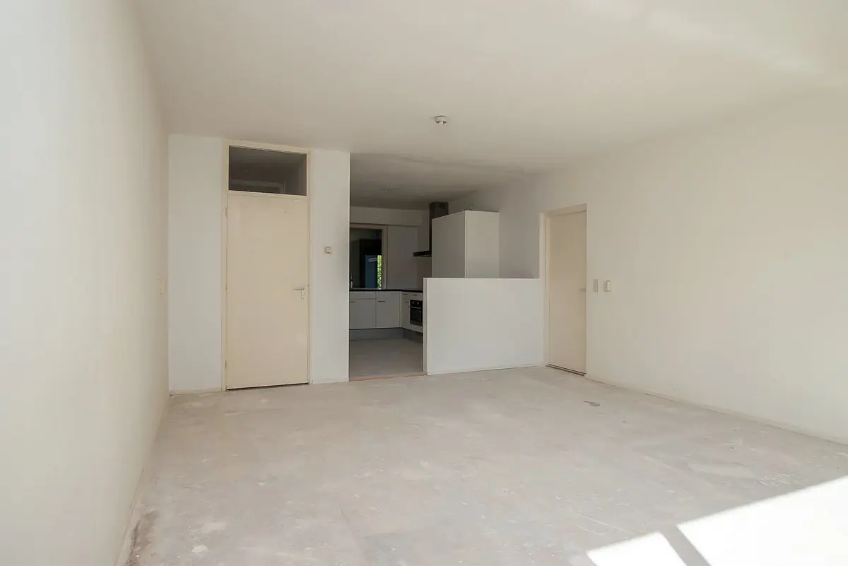 Image 10 of 30