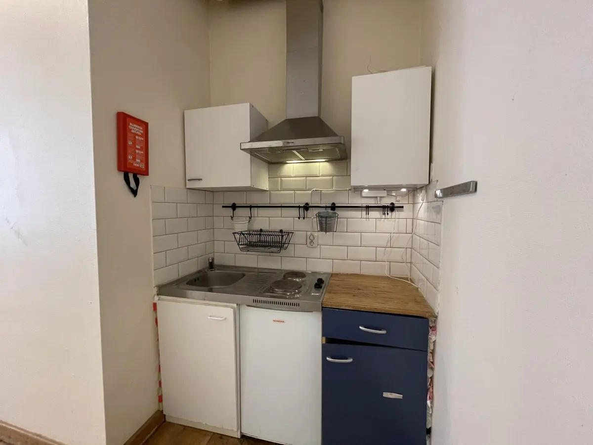 Image 4 of 6