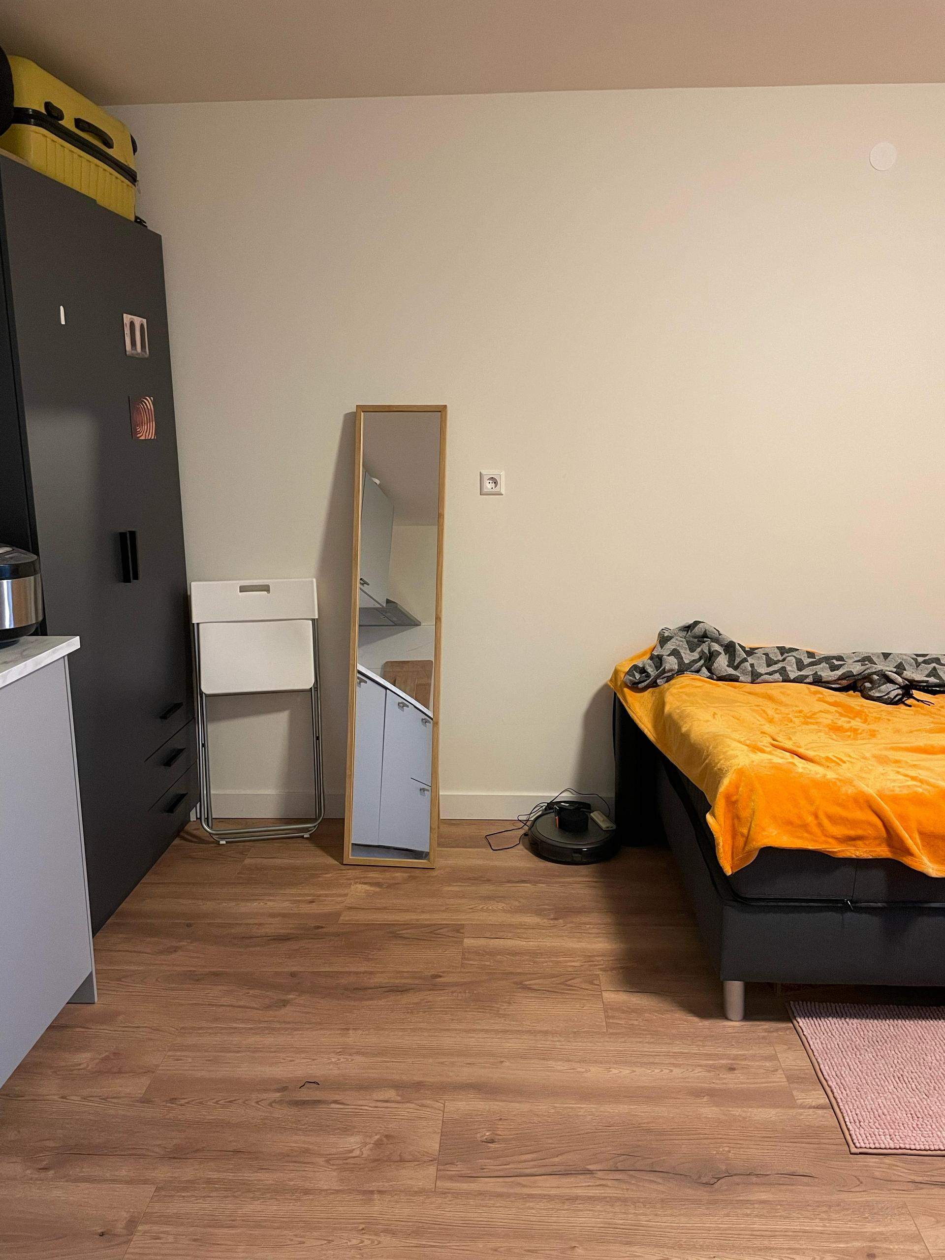Image 2 of 10