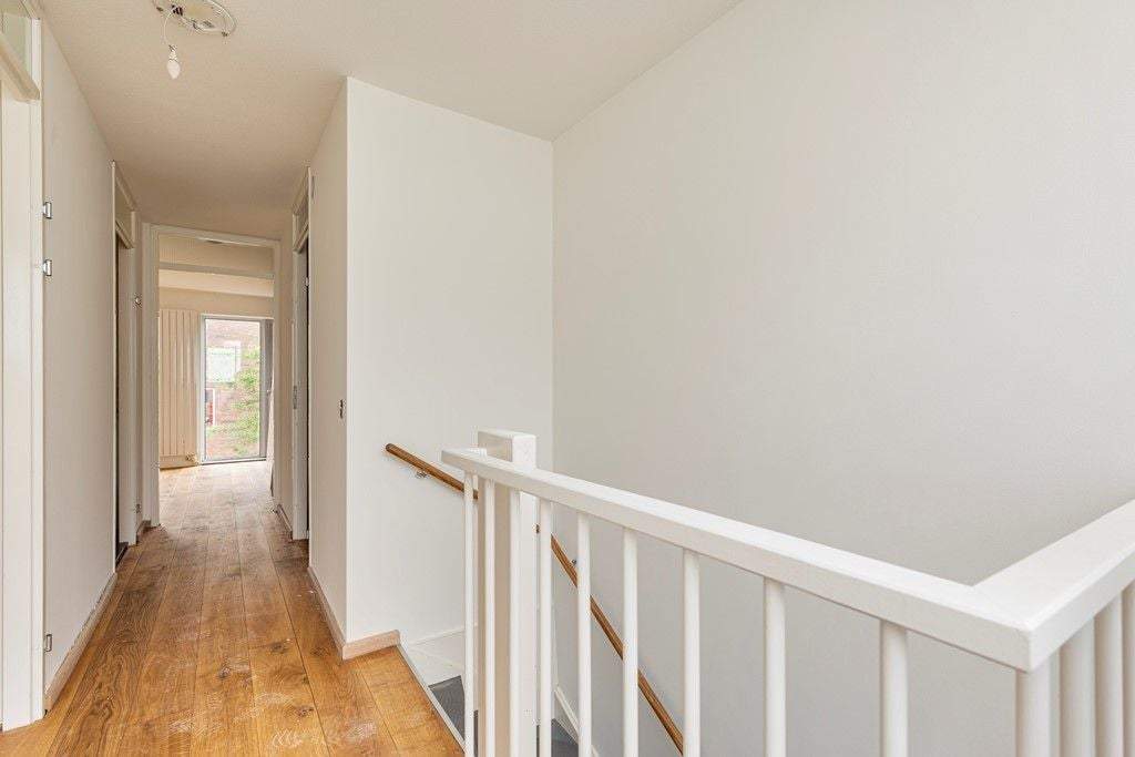 Image 11 of 27