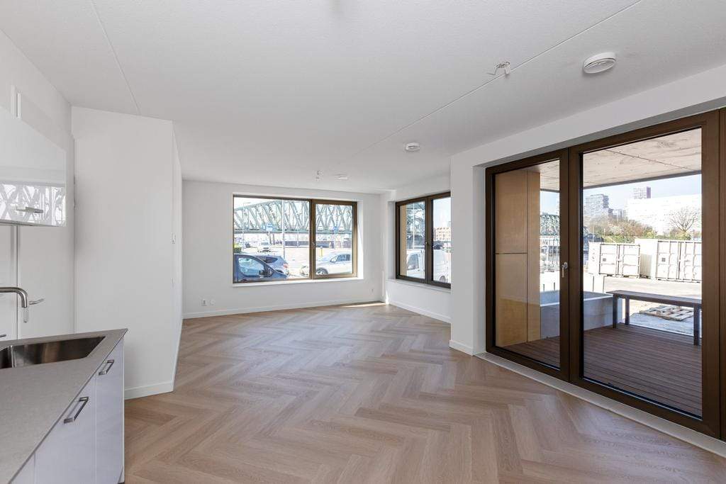 Image 9 of 32
