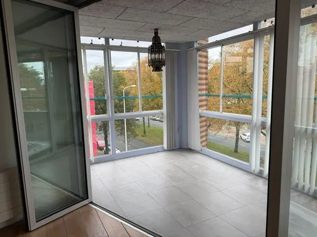 Image 10 of 25