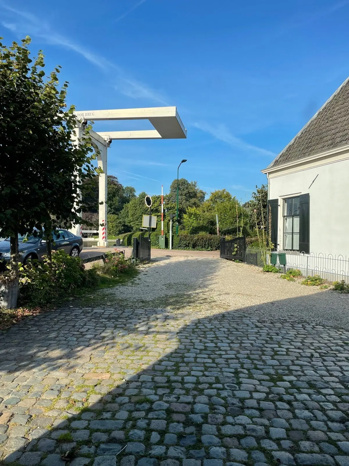 Bild 2 von 30