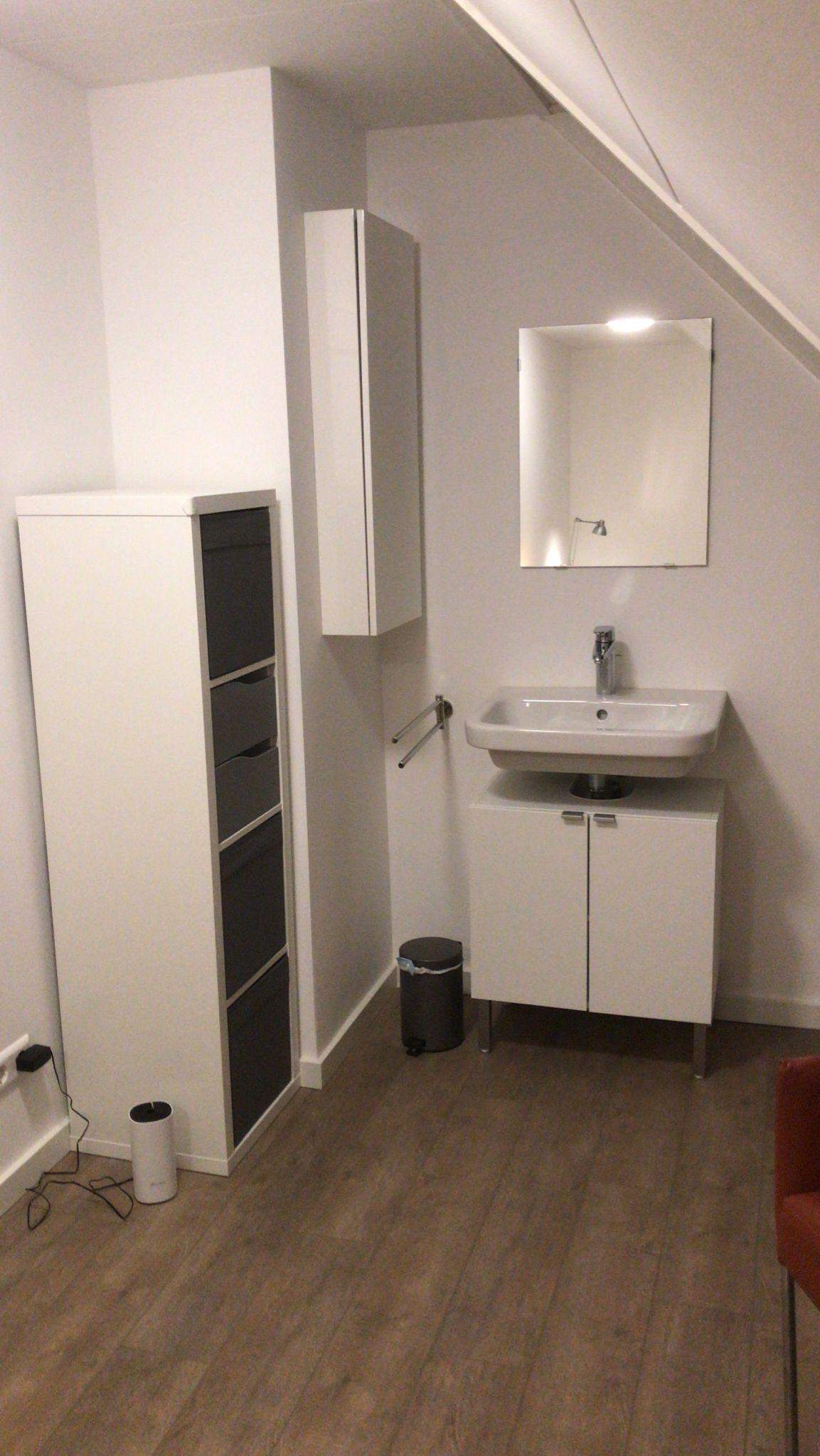 Image 3 of 4