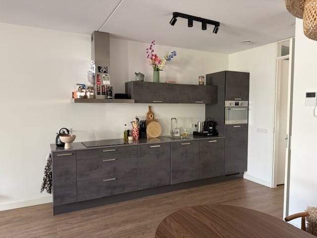 Image 3 of 10